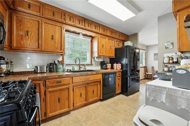 $299,500 | 1104 Frontier Street, Excelsior Springs, MO 64024