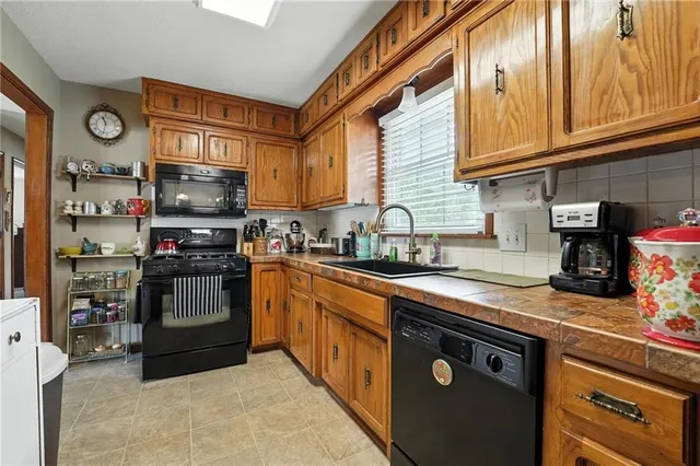 $299,500 | 1104 Frontier Street, Excelsior Springs, MO 64024