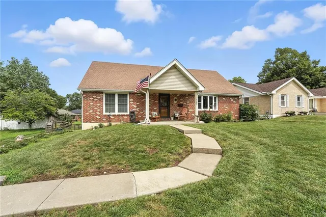 $299,500 | 1104 Frontier Street, Excelsior Springs, MO 64024
