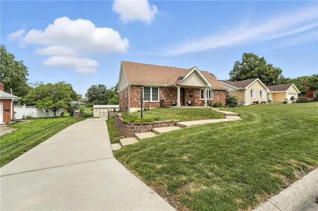 $299,500 | 1104 Frontier Street, Excelsior Springs, MO 64024