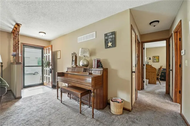 $299,500 | 1104 Frontier Street, Excelsior Springs, MO 64024