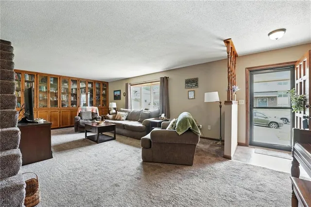 $299,500 | 1104 Frontier Street, Excelsior Springs, MO 64024