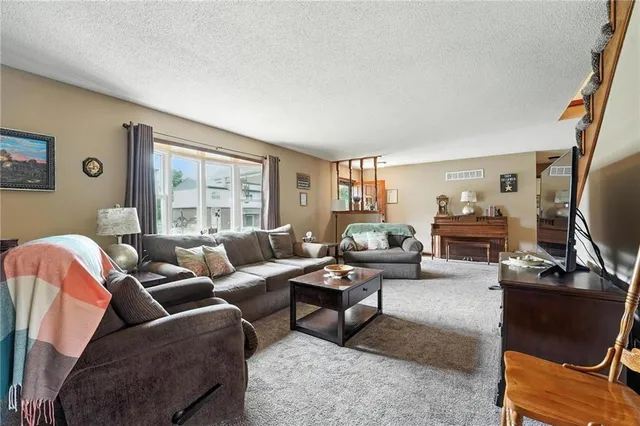 $299,500 | 1104 Frontier Street, Excelsior Springs, MO 64024