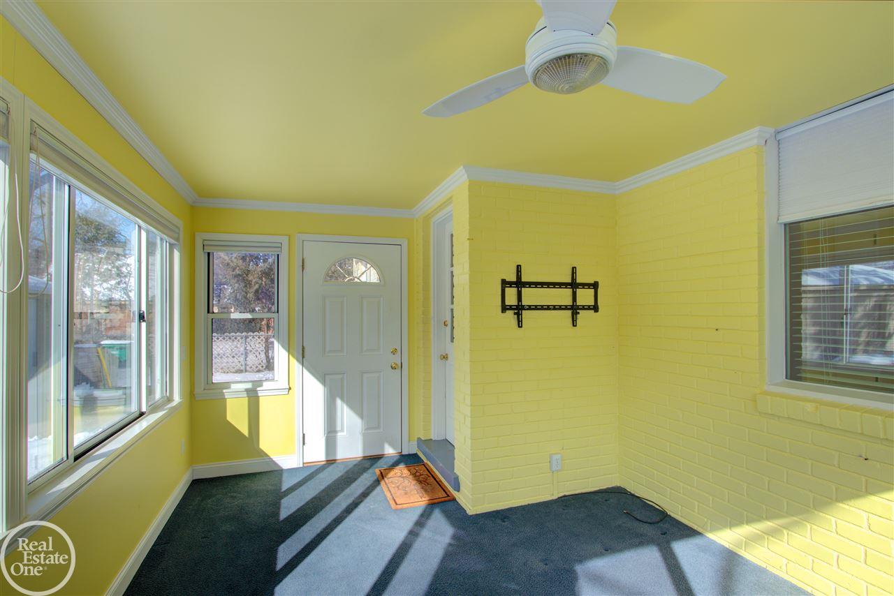 865 Barrington Road Grosse Pointe, MI 48230 - Photo 29 of 43 31370057-28.JPG
