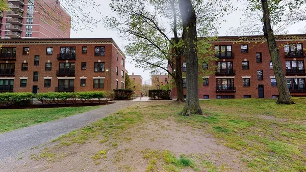 $2,250 | 1988 Commonwealth Avenue, Unit 3, Boston, MA 02135