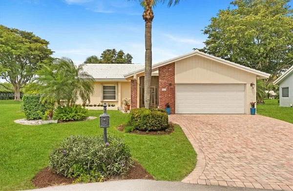 $609,000 | 5669 Pinecrest Circle, Boca Raton, FL 33433