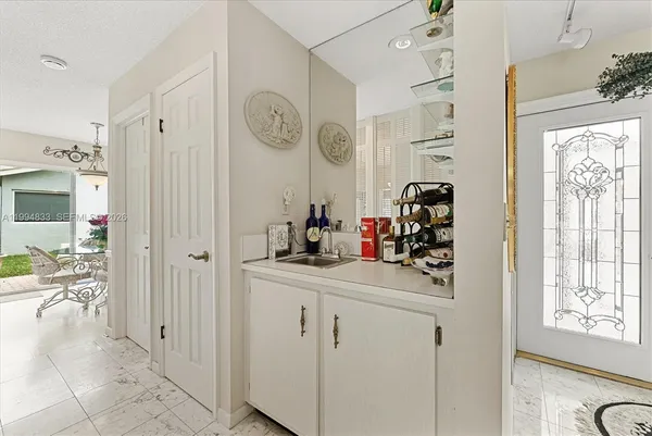 $609,000 | 5669 Pinecrest Circle, Boca Raton, FL 33433