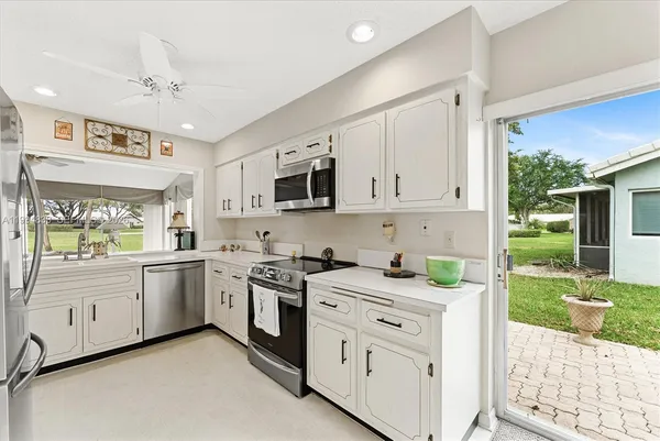 $609,000 | 5669 Pinecrest Circle, Boca Raton, FL 33433