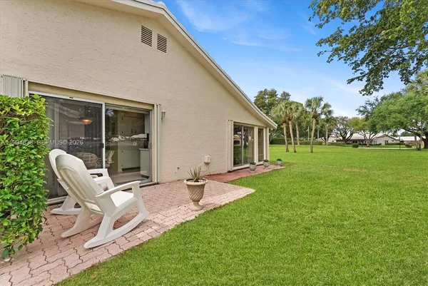 $609,000 | 5669 Pinecrest Circle, Boca Raton, FL 33433