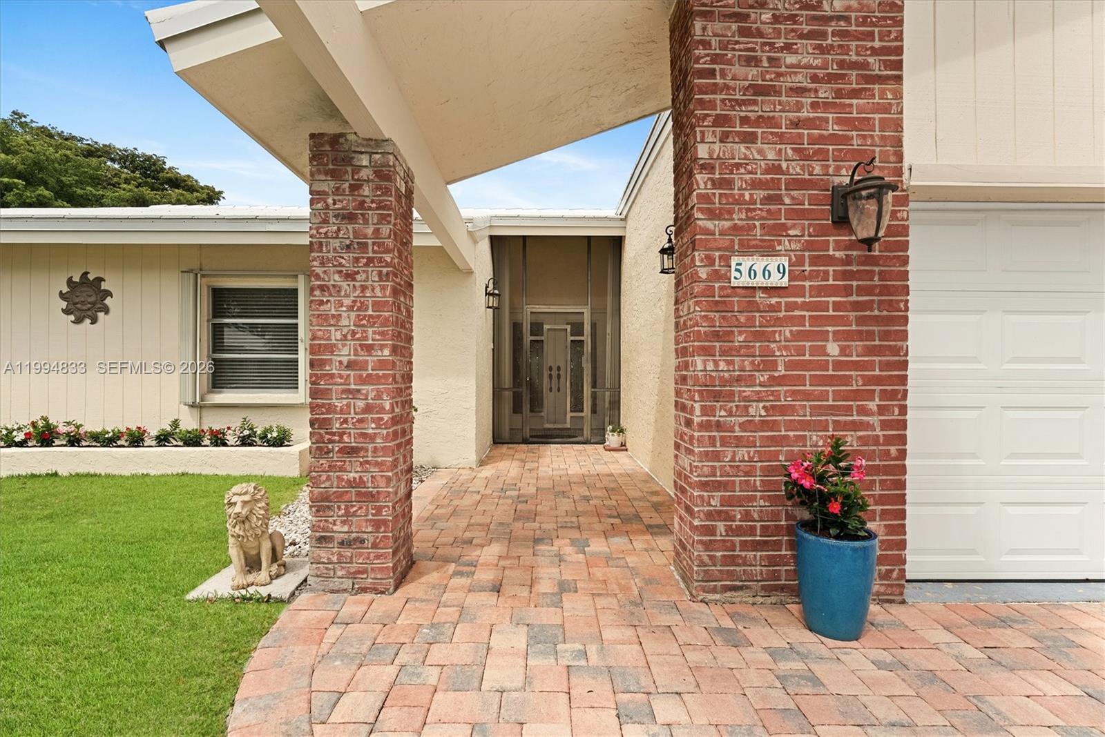 5669 Pinecrest Circle Boca Raton, FL 33433 - Photo 2 of 34