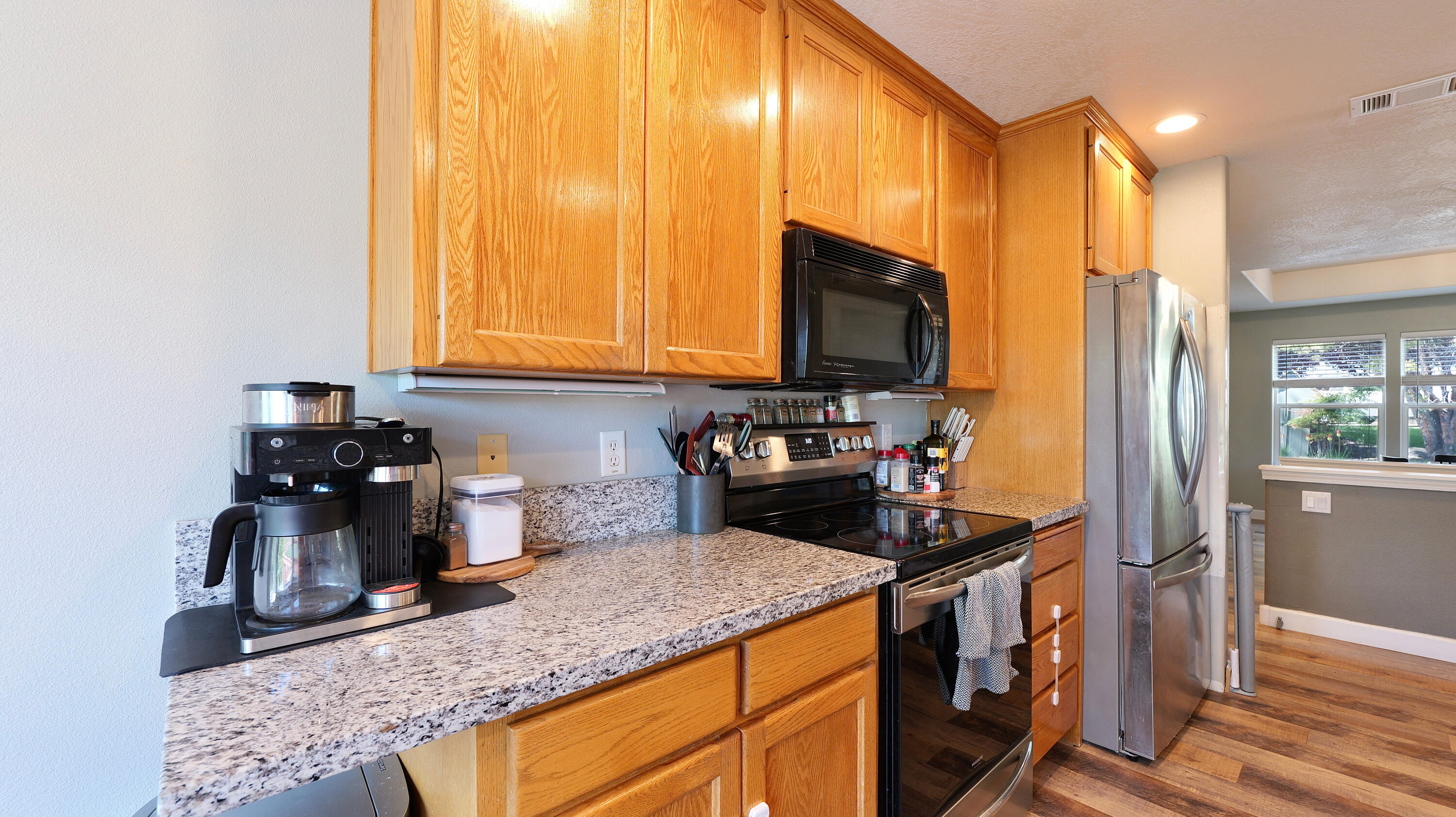 381 Pinetop Terrace Shady Cove, OR 97539 - Photo 14 of 66