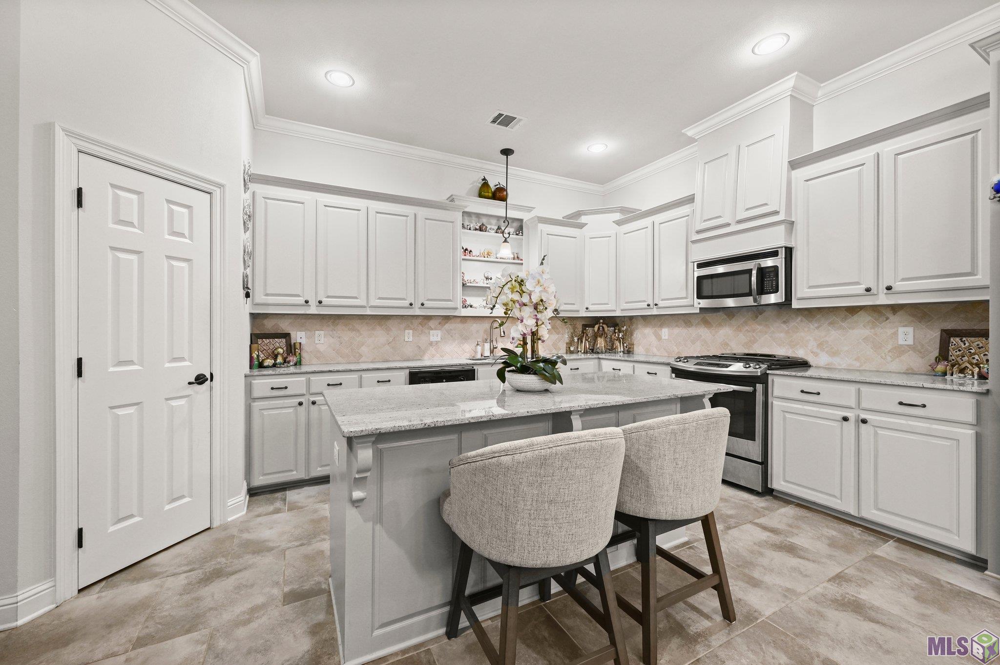 8251 Valencia Court Baton Rouge, LA 70820 - Photo 2 of 28