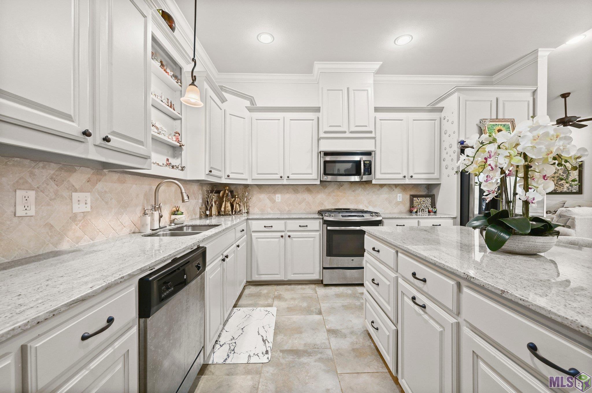 8251 Valencia Court Baton Rouge, LA 70820 - Photo 3 of 28