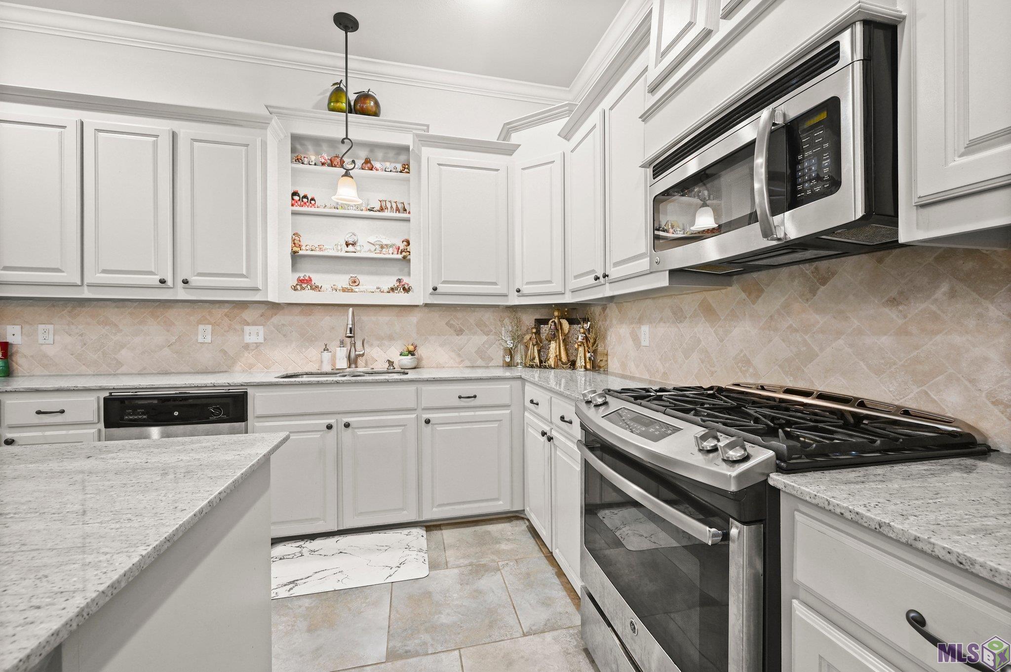 8251 Valencia Court Baton Rouge, LA 70820 - Photo 4 of 28