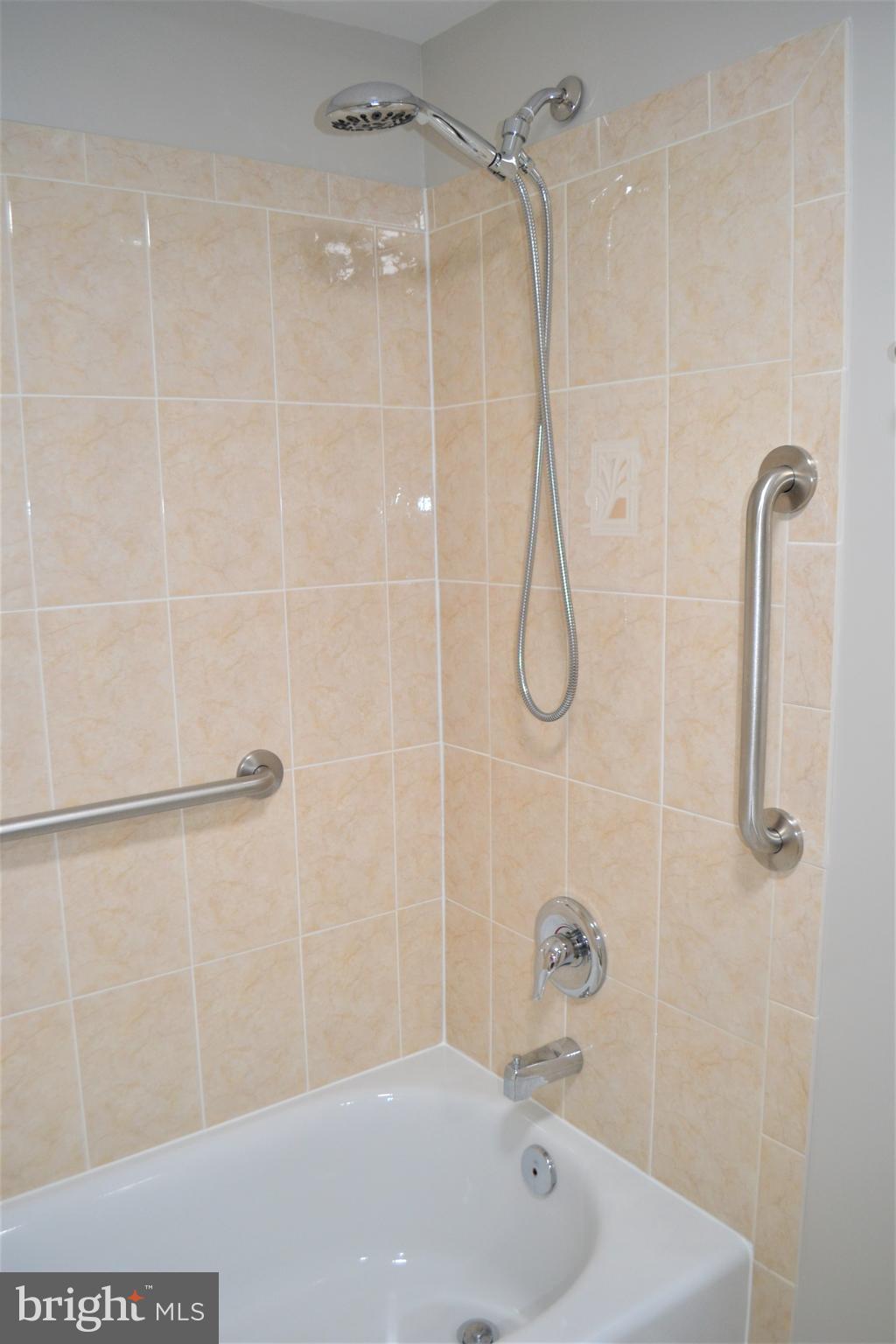 5905 Noblestown Road, Unit 56 Springfield, VA 22152 - Photo 24 of 32 Bathroom #2