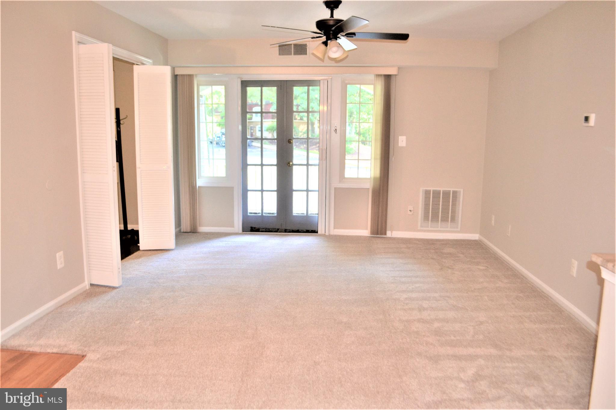 5905 Noblestown Road, Unit 56 Springfield, VA 22152 - Photo 28 of 32 Living Room