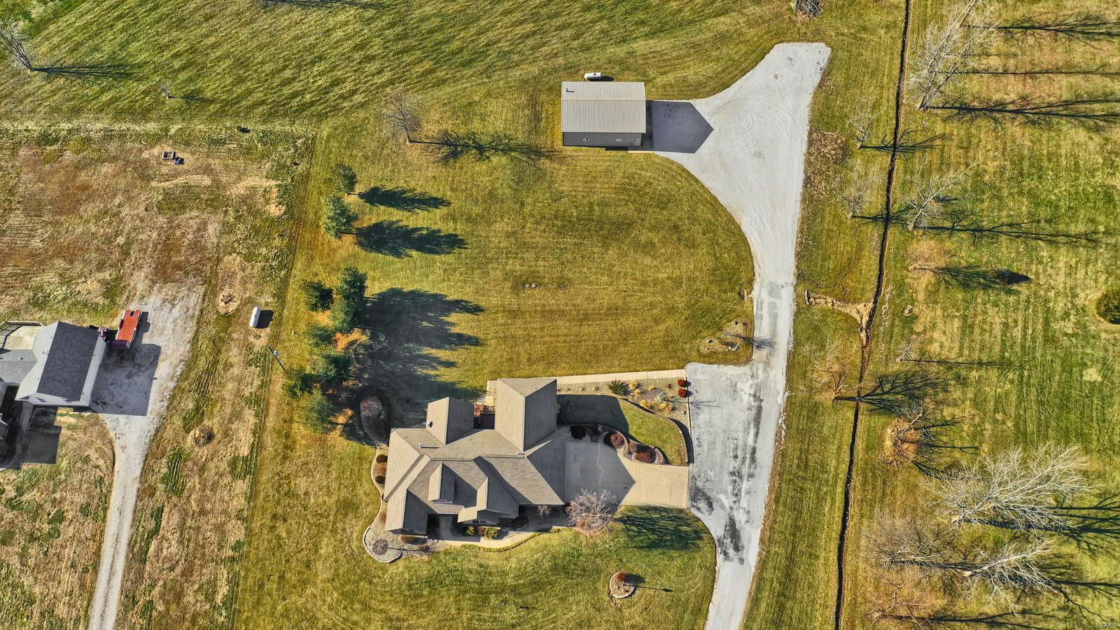 5985 Staunton Road Edwardsville, IL 62025 - Photo 3 of 56