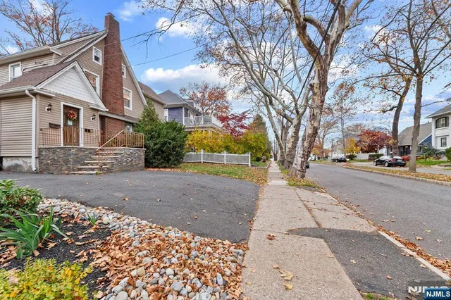 a view of road with house in the background