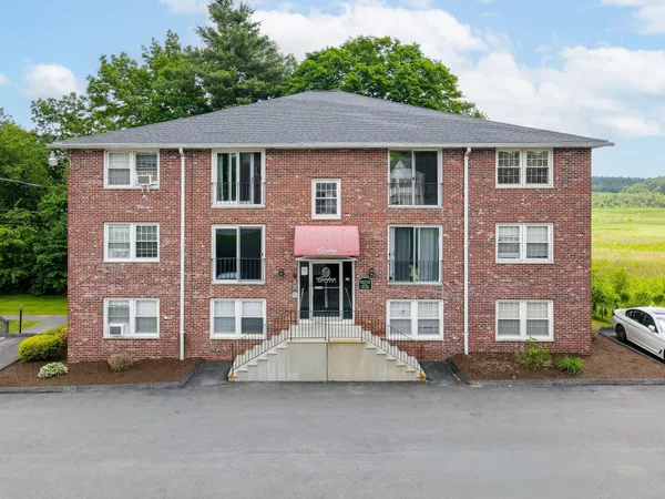 $205,000 | 95 East Broadway, Unit 10, Derry, NH 03038