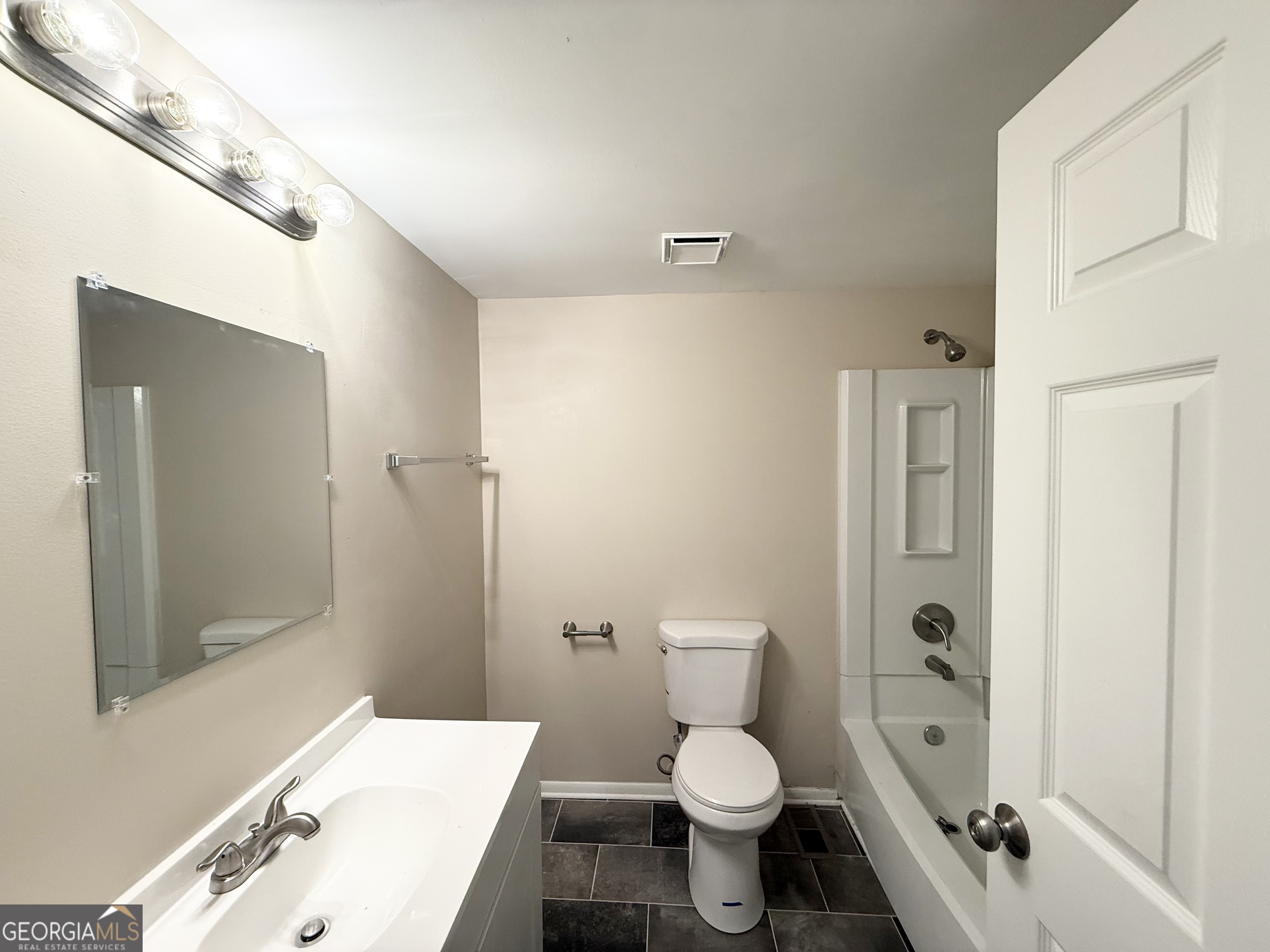 2039 Raintree Place Lithonia, GA 30058 - Photo 8 of 9