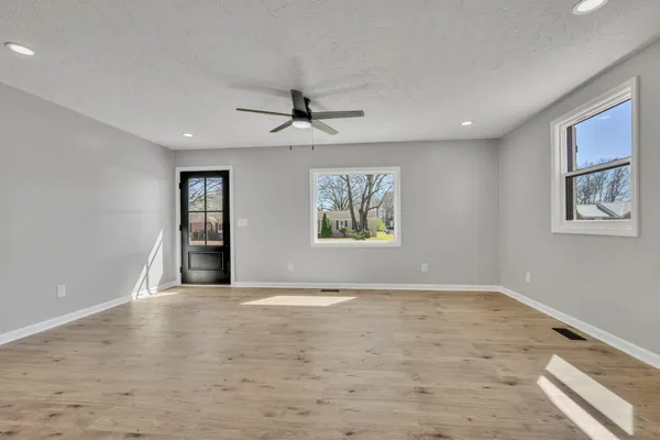 $285,000 | 435 Carman Avenue, New Johnsonville, TN 37134