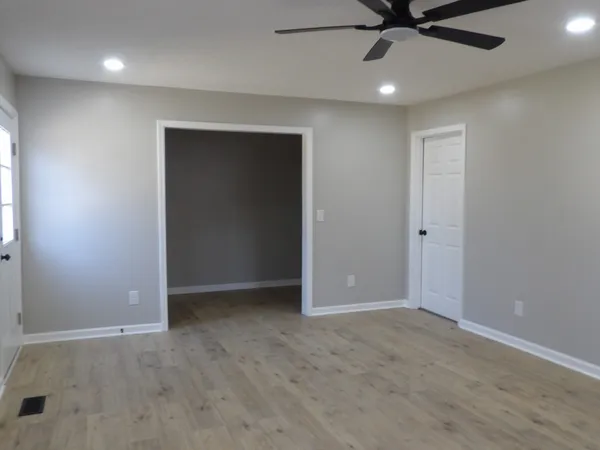 $285,000 | 435 Carman Avenue, New Johnsonville, TN 37134