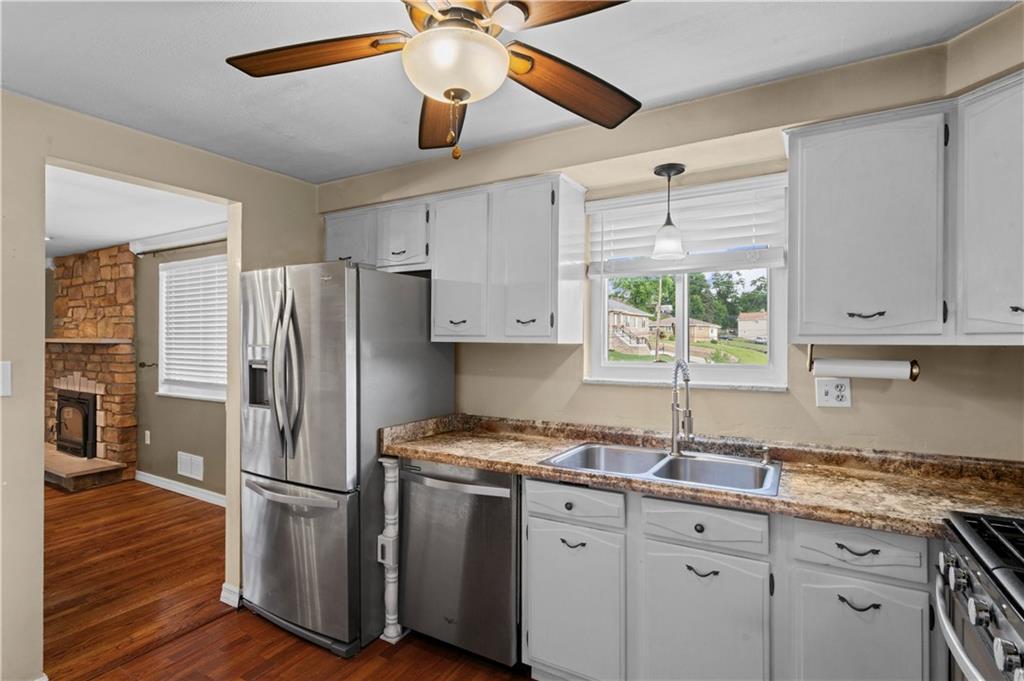 1351 Carnahan Road Pittsburgh, PA 15220 - Photo 10 of 49