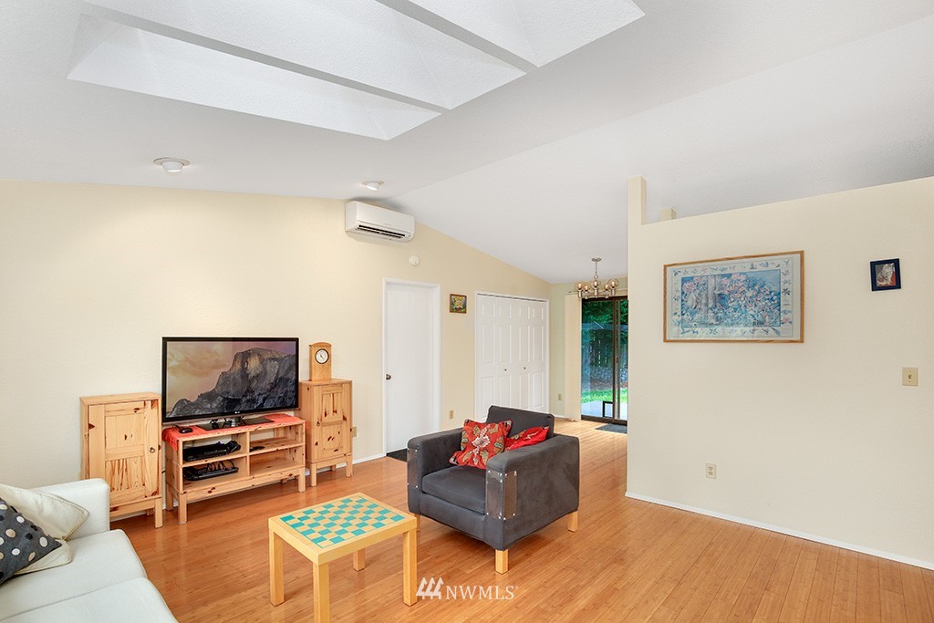 2211 185th Place Southeast Bothell, WA 98012 - Photo 2 of 22