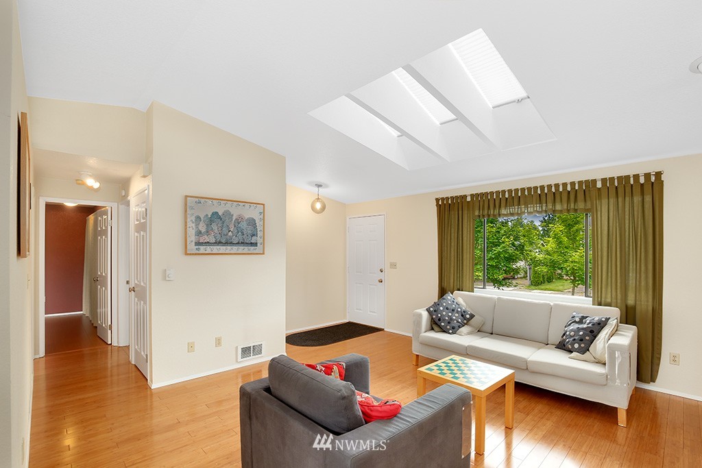 2211 185th Place Southeast Bothell, WA 98012 - Photo 4 of 22