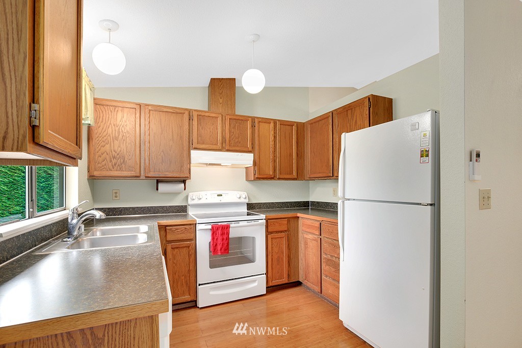 2211 185th Place Southeast Bothell, WA 98012 - Photo 10 of 22