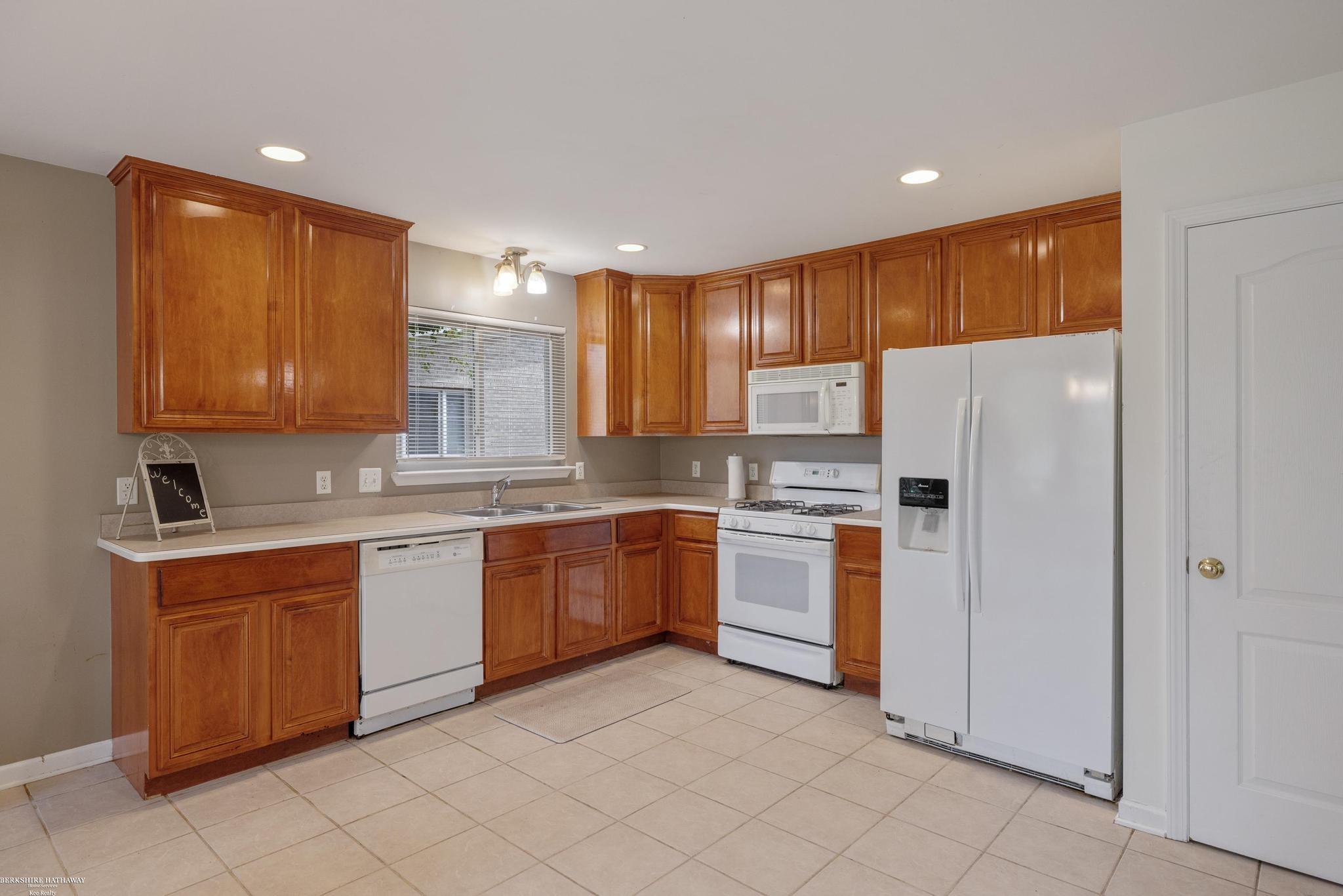 17609 21 Mile Road Macomb, MI 48044 - Photo 12 of 41 50190272-6d0f65a0-b771-4de2-a302-79d0440198d4.JPG