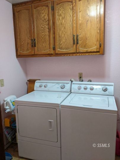 348 South Locust Street Ridgecrest, CA 93555 - Photo 18 of 21 a utility room with dryer and washer