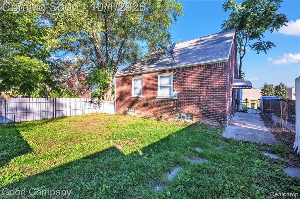 361 Elizabeth Lake Road Pontiac, MI 48341 - Photo 4 of 26 Gallery Image 4