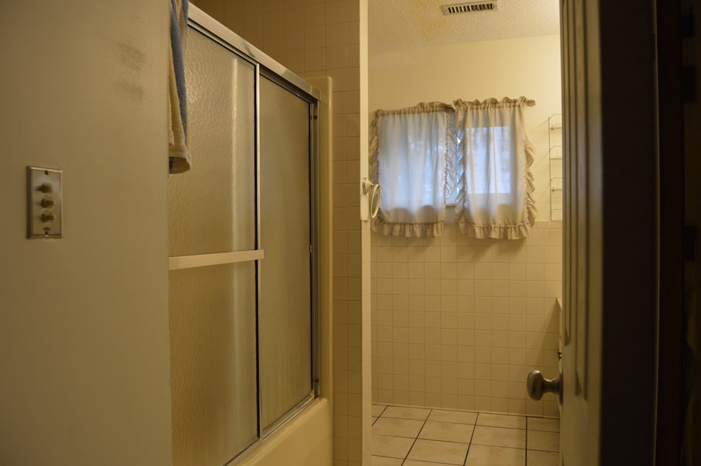 3520 Blue Springs Road Sweetwater, TN 37874 - Photo 17 of 49 a bathroom with a shower