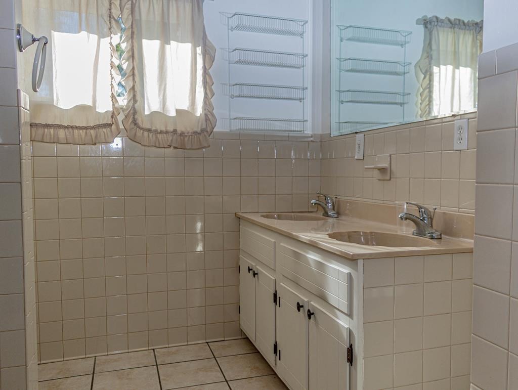 3520 Blue Springs Road Sweetwater, TN 37874 - Photo 21 of 49 a bathroom with a sink and shower