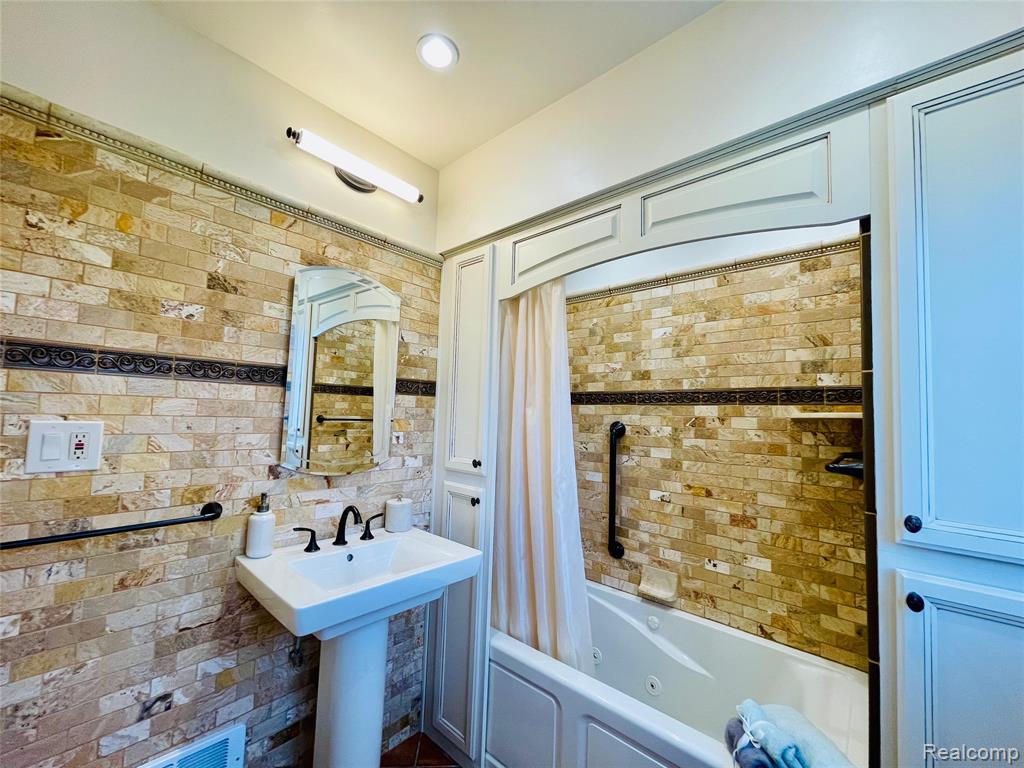 60 Devon Road Bloomfield Hills, MI 48302 - Photo 28 of 50 Gallery Image 28