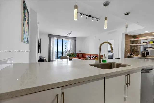 $4,300 | 999 Southwest 1st Avenue, Unit 1505, Miami, FL 33130