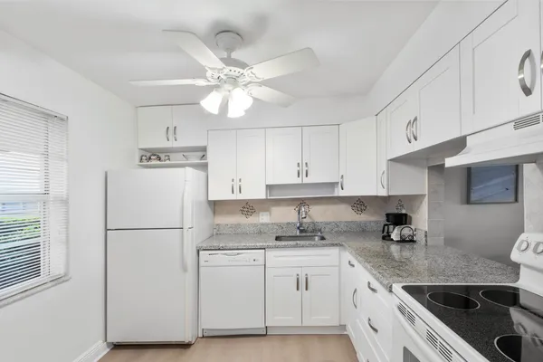 $2,600 | 20 Abbey Lane, Unit 102, Delray Beach, FL 33446