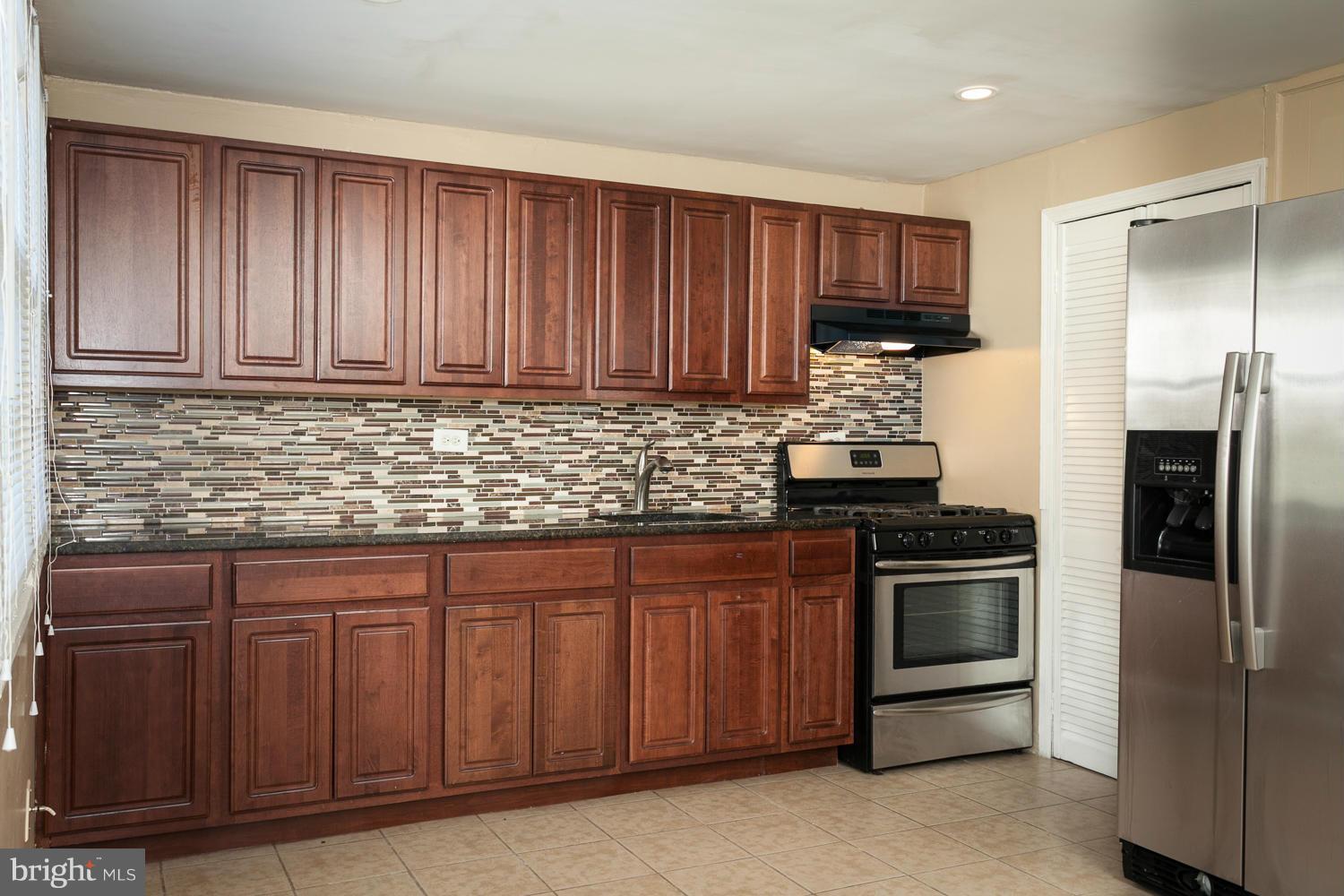 409 Burbank Court Halethorpe, MD 21227 - Photo 3 of 14 Kitchen
