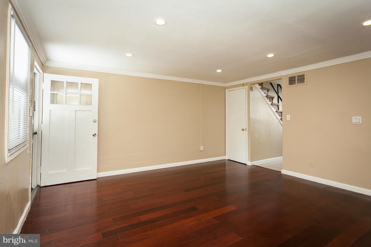 409 Burbank Court Halethorpe, MD 21227 - Photo 8 of 14 Living Room