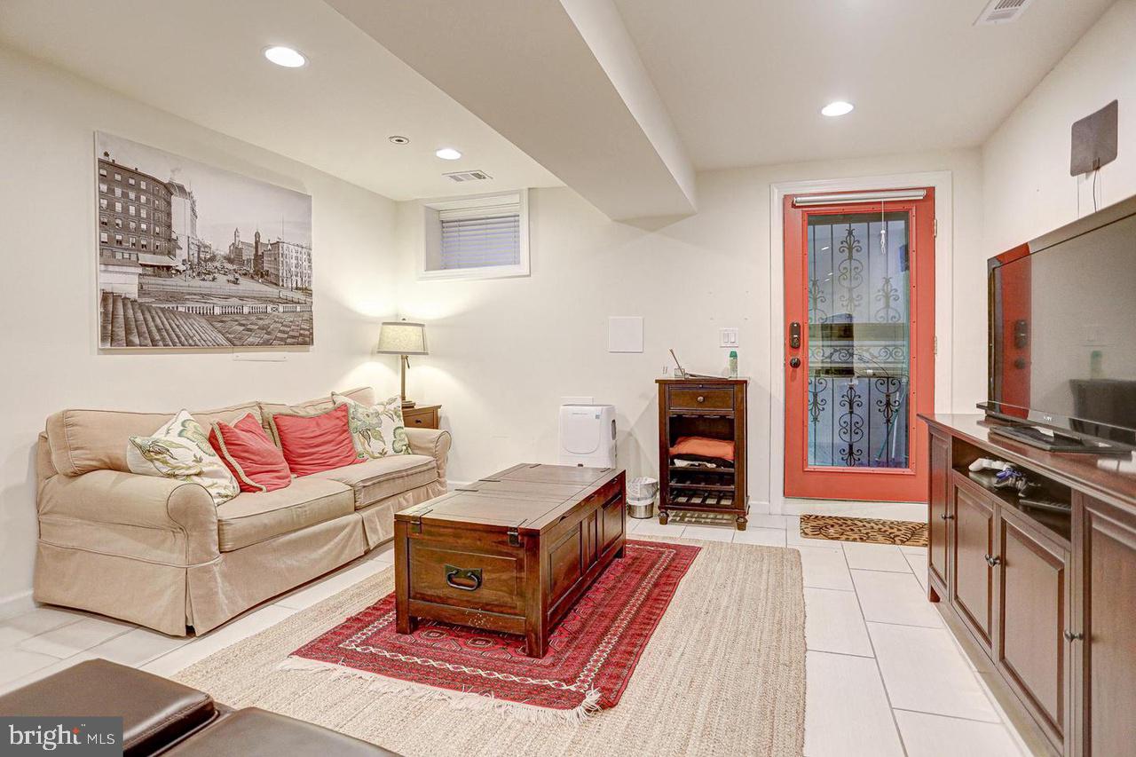 421 11th Street Northeast, Unit B Washington, DC 20002 - Photo 4 of 8