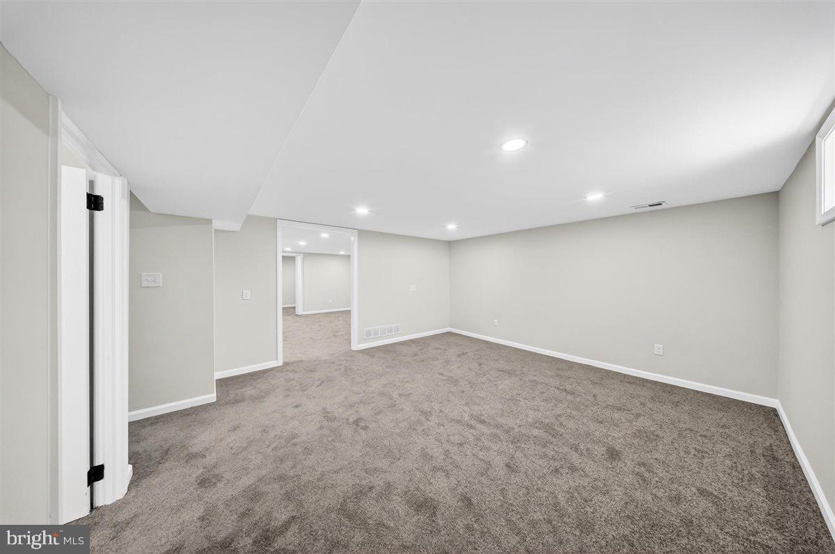 24 Vansant Road Newark, DE 19711 - Photo 24 of 44 a view of an empty room