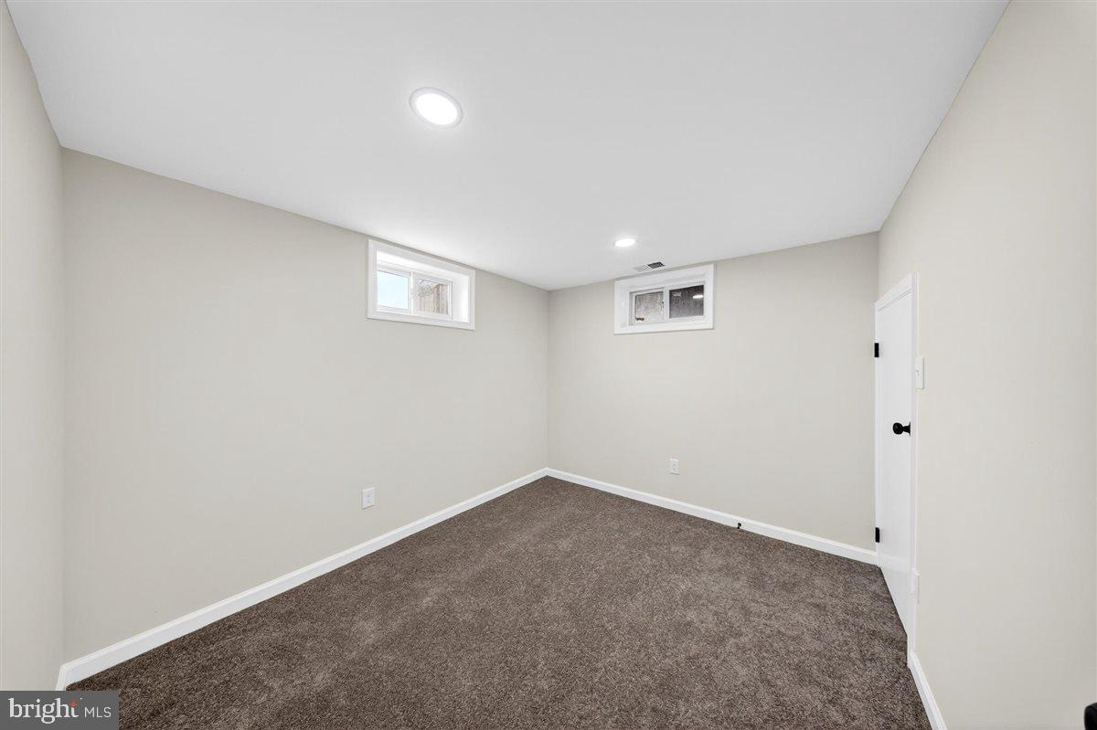 24 Vansant Road Newark, DE 19711 - Photo 30 of 44 an empty room with a ceiling fan