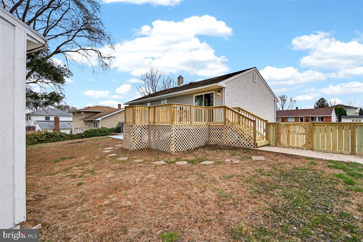 24 Vansant Road Newark, DE 19711 - Photo 36 of 44 a view of a house with wooden fence