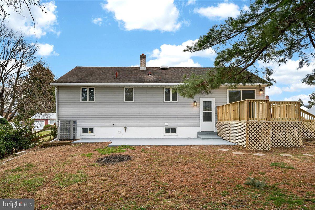 24 Vansant Road Newark, DE 19711 - Photo 38 of 44 a front view of a house with a yard