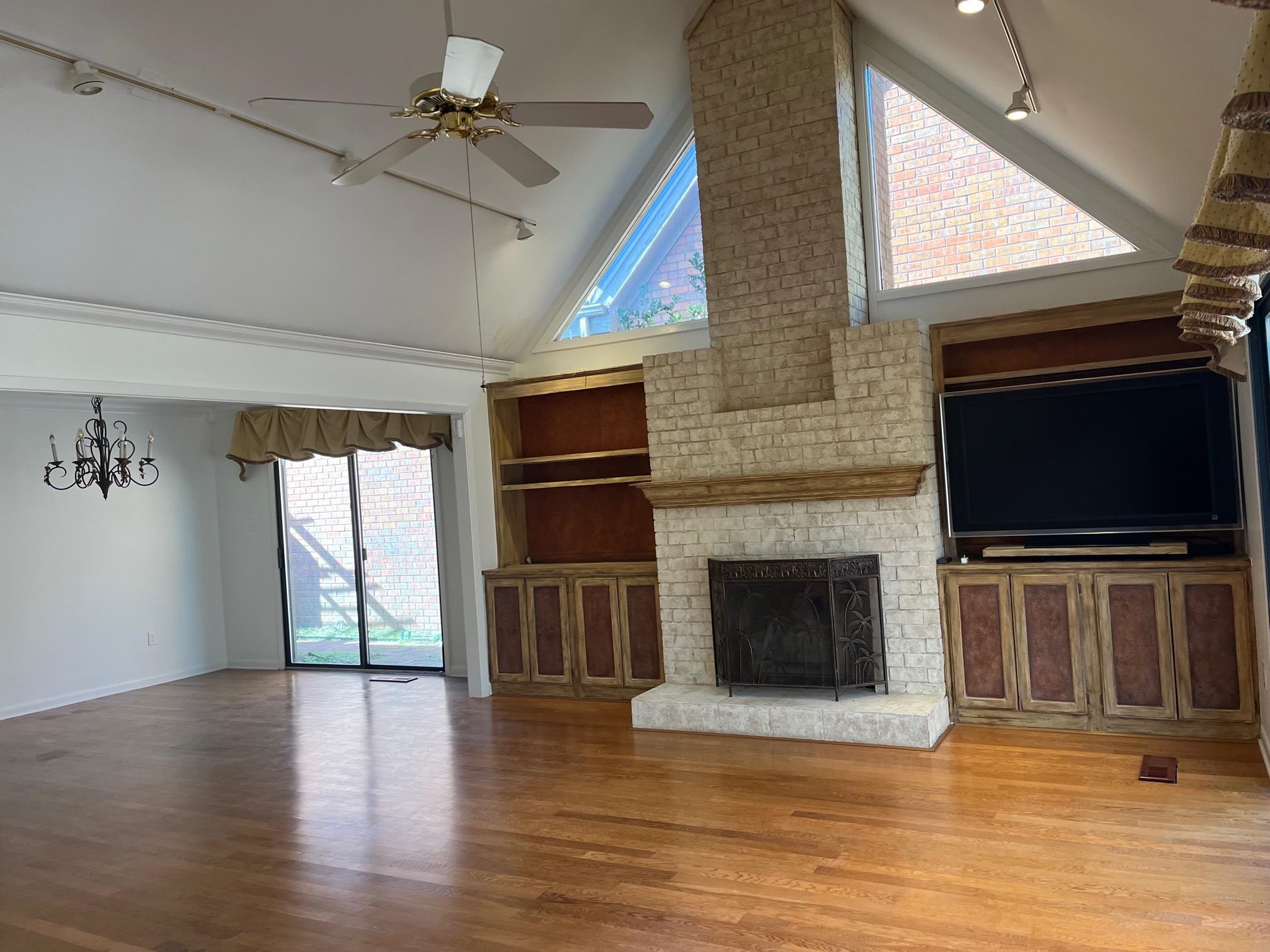 6536 Cherryhill Ridge Memphis, TN 38120 - Photo 4 of 8 a living room with furniture fireplace and flat screen tv
