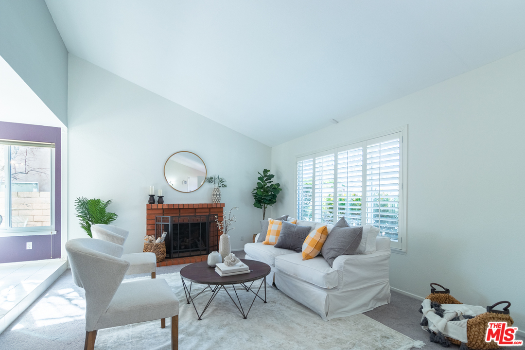 1910 Emory Avenue Simi Valley, CA 93063 - Photo 3 of 19 Gallery Image 3