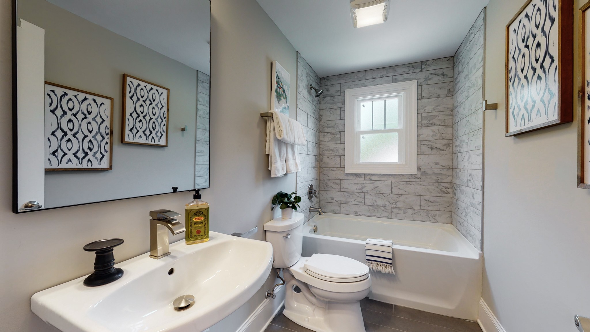 4109 Murphy Road Nashville, TN 37209 - Photo 25 of 31 a bathroom with a sink and a bathtub