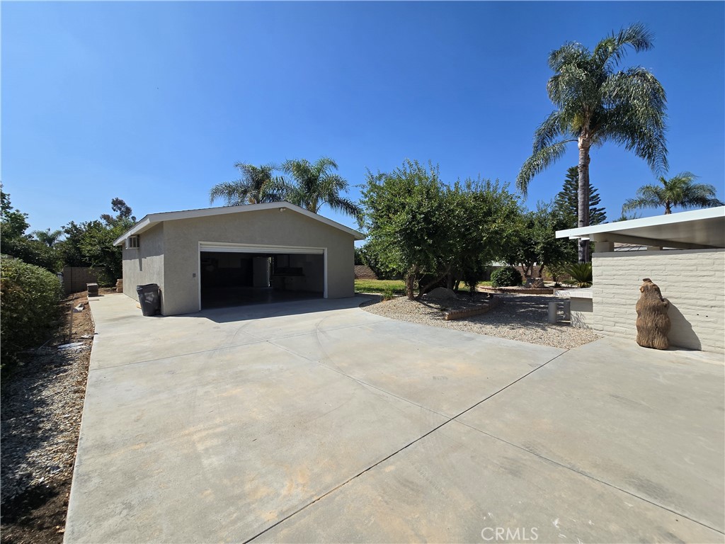 6846 Barkwood Road Riverside, CA 92506 - Photo 22 of 27 a view of a terrace with a garden