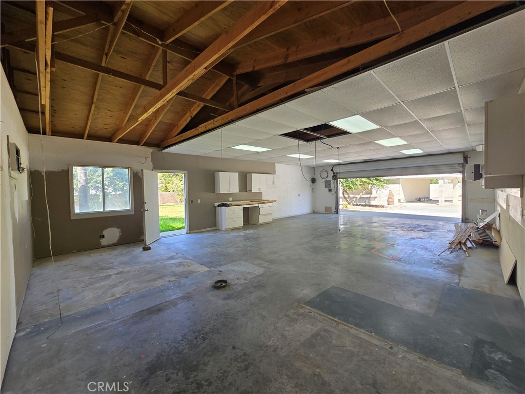 6846 Barkwood Road Riverside, CA 92506 - Photo 23 of 27 a view of a empty room with a window